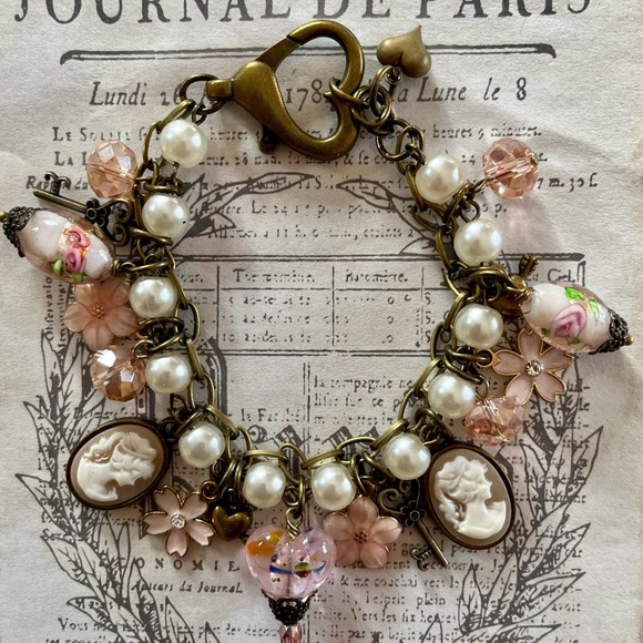 Victorian Inspired Cameo Charm Bracelet VTG Pink Blush Venetian Lampwork Beads - Picture 9 of 16